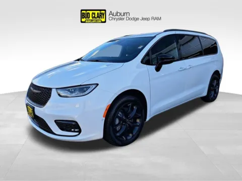 White 2026 Chrysler Pacifica Select for sale in Auburn, WA