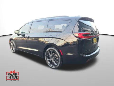 Another view of 2026 Chrysler Pacifica Select for sale in Auburn, WA at Auburn CDJR