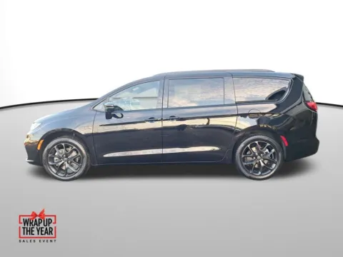Photos of 2026 Chrysler Pacifica Select for sale in Auburn, WA at Auburn CDJR