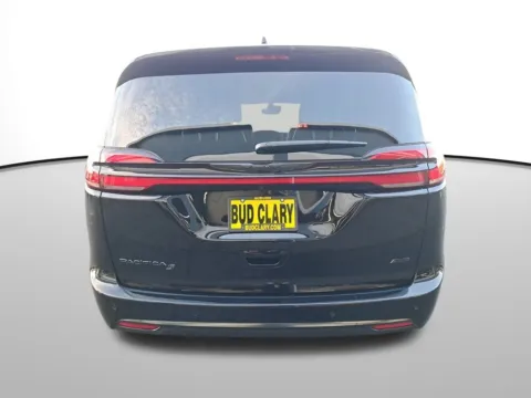 More photos of 2026 Chrysler Pacifica Select at Auburn CDJR, WA