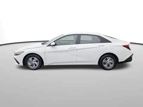 Photos of 2024 Hyundai Elantra SE for sale in Auburn, WA at Auburn CDJR