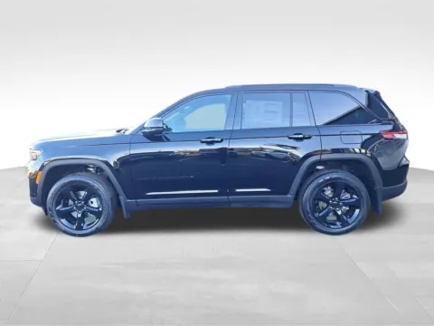 Photos of 2025 Jeep Grand Cherokee Limited for sale in Auburn, WA at Bud Clary Auburn CDJR