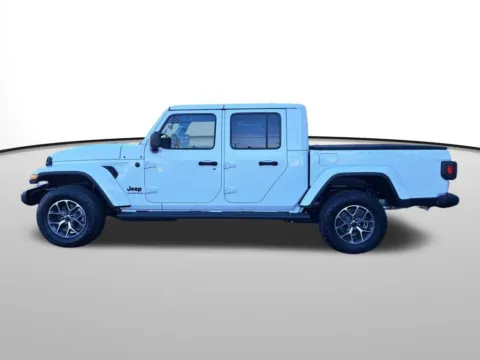 Photos of 2026 Jeep Gladiator Sport S for sale in Auburn, WA at Auburn CDJR
