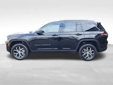 Photos of 2025 Jeep Grand Cherokee Limited for sale in Auburn, WA at Bud Clary Auburn CDJR