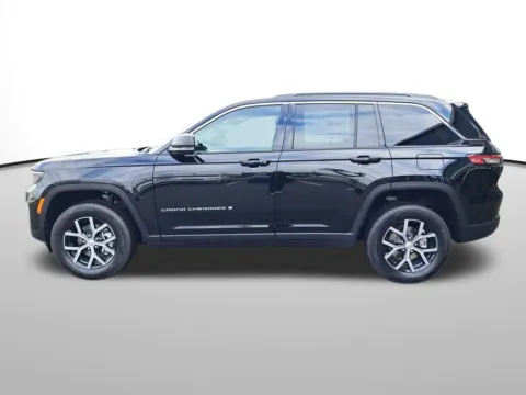 Photos of 2025 Jeep Grand Cherokee Limited for sale in Auburn, WA at Bud Clary Auburn CDJR