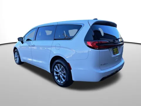 Another view of 2026 Chrysler Pacifica Select for sale in Auburn, WA at Bud Clary Auburn CDJR