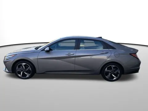 Photos of 2022 Hyundai Elantra Hybrid Limited for sale in Auburn, WA at Auburn CDJR