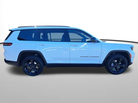 More photos of 2025 Jeep Grand Cherokee L Altitude X at Auburn CDJR, WA