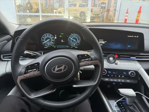 More photos of 2025 Hyundai Elantra Hybrid Limited at Auburn CDJR, WA