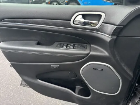 More photos of 2019 Jeep Grand Cherokee Summit at Auburn CDJR, WA