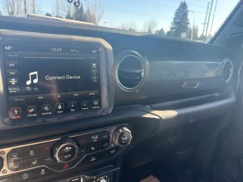 More photos of 2023 Jeep Gladiator Overland at Bud Clary Auburn CDJR, WA