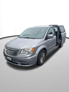 Photos of 2016 Chrysler Town & Country Touring-L for sale in Auburn, WA at Bud Clary Auburn CDJR
