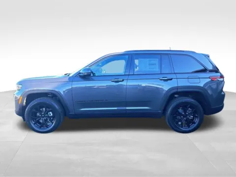 Photos of 2025 Jeep Grand Cherokee for sale in Auburn, WA at Bud Clary Auburn CDJR