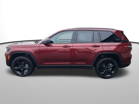 Photos of 2025 Jeep Grand Cherokee Altitude X for sale in Auburn, WA at Bud Clary Auburn CDJR