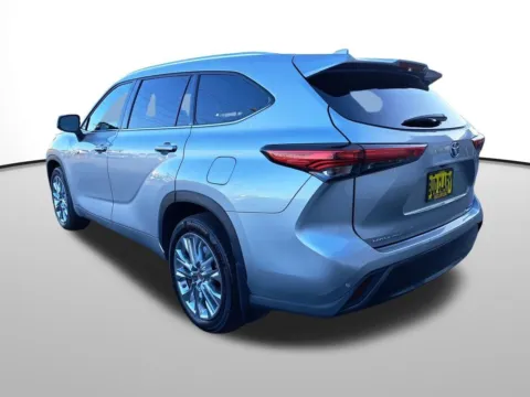 Another view of 2020 Toyota Highlander Hybrid Limited for sale in Auburn, WA at Bud Clary Auburn CDJR