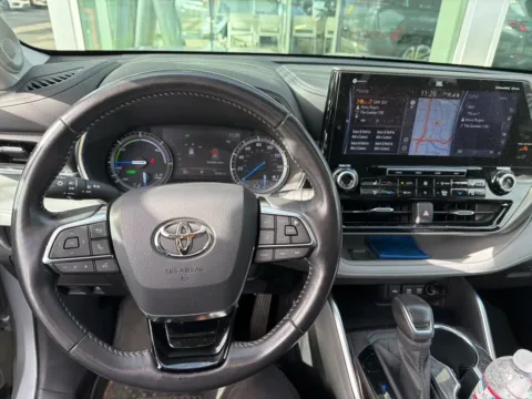 Another view of 2020 Toyota Highlander Hybrid Limited for sale in Auburn, WA at Bud Clary Auburn CDJR