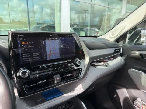 More photos of 2020 Toyota Highlander Hybrid Limited at Bud Clary Auburn CDJR, WA