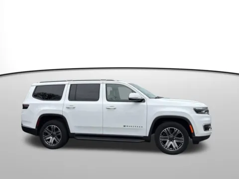 Another view of 2022 Jeep Wagoneer Series III for sale in Auburn, WA at Bud Clary Auburn CDJR