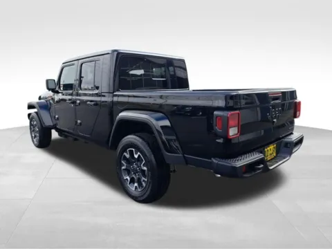 Another view of 2026 Jeep Gladiator Sahara for sale in Auburn, WA at Bud Clary Auburn CDJR
