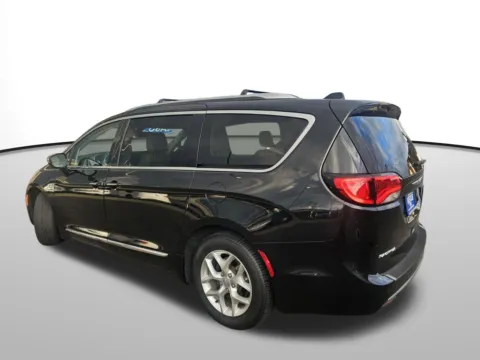 Another view of 2020 Chrysler Pacifica Limited for sale in Auburn, WA at Bud Clary Auburn CDJR