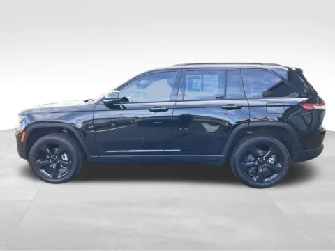 Photos of 2023 Jeep Grand Cherokee Altitude for sale in Auburn, WA at Bud Clary Auburn CDJR