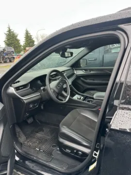 More photos of 2023 Jeep Grand Cherokee Altitude at Bud Clary Auburn CDJR, WA