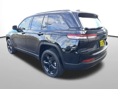 Another view of 2023 Jeep Grand Cherokee Altitude for sale in Auburn, WA at Bud Clary Auburn CDJR