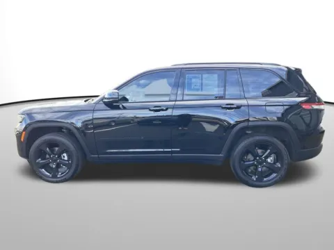 Photos of 2023 Jeep Grand Cherokee Altitude for sale in Auburn, WA at Bud Clary Auburn CDJR