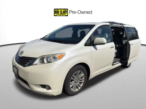 White 2017 Toyota Sienna XLE for sale in Auburn, WA