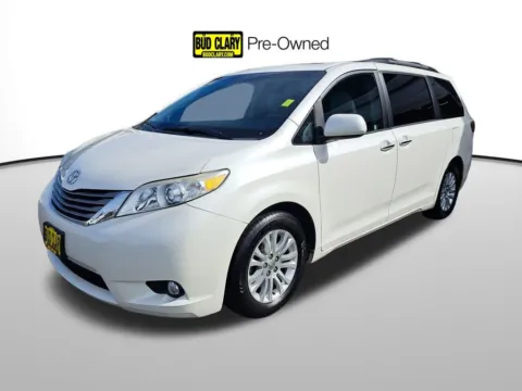 White 2017 Toyota Sienna XLE for sale in Auburn, WA