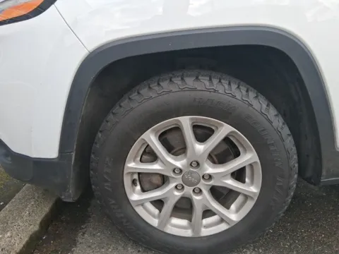 Photos of 2015 Jeep Cherokee Latitude for sale in Auburn, WA at Bud Clary Auburn CDJR