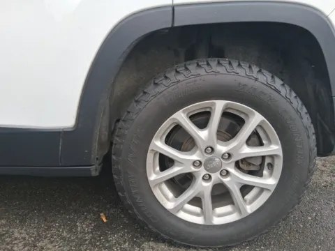 More photos of 2015 Jeep Cherokee Latitude at Bud Clary Auburn CDJR, WA