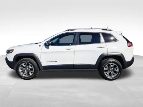 Photos of 2019 Jeep Cherokee Trailhawk for sale in Auburn, WA at Bud Clary Auburn CDJR