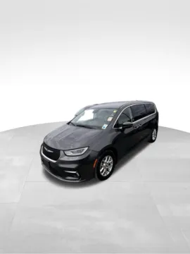 More photos of 2023 Chrysler Pacifica Touring L at Bud Clary Auburn CDJR, WA