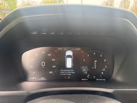 Another view of 2017 Volvo XC90 T6 Momentum for sale in Auburn, WA at Bud Clary Auburn CDJR