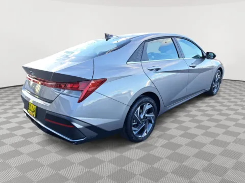 More photos of 2025 Hyundai Elantra SEL Convenience at Auburn CDJR, WA