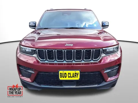 Photos of 2025 Jeep Grand Cherokee Laredo for sale in Auburn, WA at Auburn CDJR