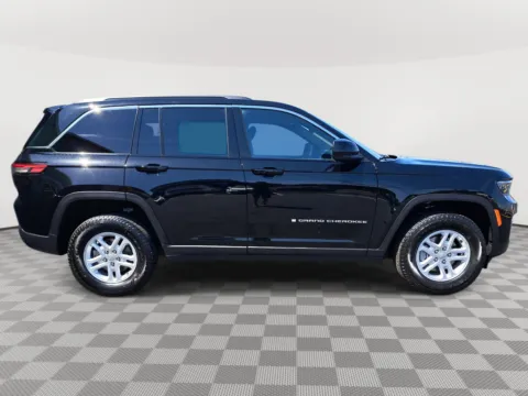 More photos of 2025 Jeep Grand Cherokee Laredo at Auburn CDJR, WA