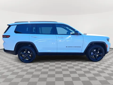 More photos of 2025 Jeep Grand Cherokee L Altitude X at Auburn CDJR, WA