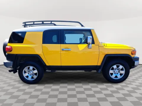 More photos of 2007 Toyota FJ Cruiser at Auburn CDJR, WA