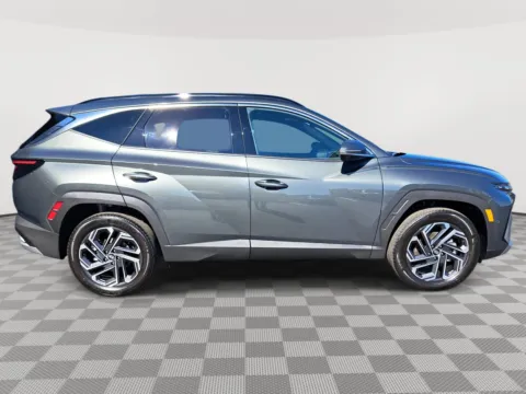 More photos of 2025 Hyundai Tucson Hybrid Limited at Auburn CDJR, WA