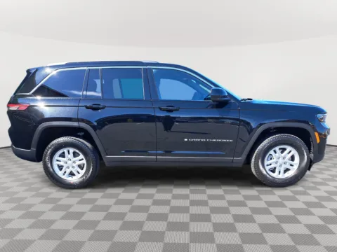 More photos of 2025 Jeep Grand Cherokee Laredo at Auburn CDJR, WA