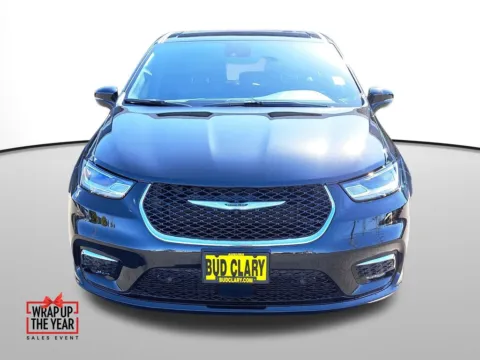 Photos of 2026 Chrysler Pacifica Select for sale in Auburn, WA at Auburn CDJR