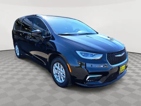 More photos of 2026 Chrysler Pacifica Select at Auburn CDJR, WA