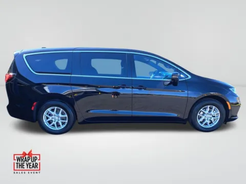 More photos of 2026 Chrysler Pacifica Select at Auburn CDJR, WA