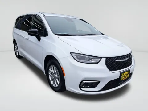 Another view of 2026 Chrysler Pacifica Select for sale in Auburn, WA at Auburn CDJR