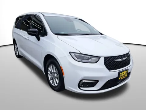 Another view of 2026 Chrysler Pacifica Select for sale in Auburn, WA at Auburn CDJR