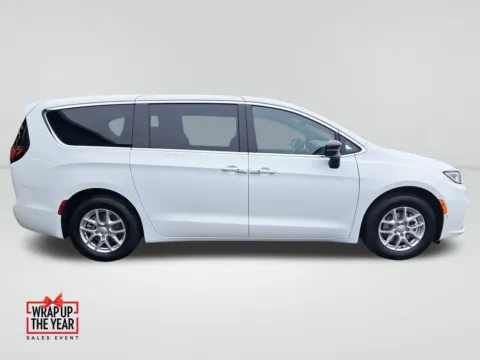 More photos of 2026 Chrysler Pacifica Select at Auburn CDJR, WA