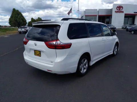 More photos of 2020 Toyota Sienna LE Auto Access Seat at Auburn CDJR, WA