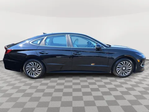More photos of 2023 Hyundai Sonata Hybrid Limited at Auburn CDJR, WA